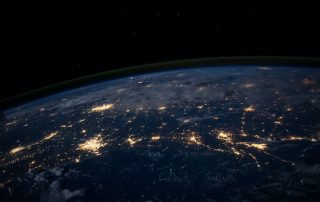 Vlada določa zgornjo mejo cene elektrike za velika podjetja Inštitut za računovodstvo