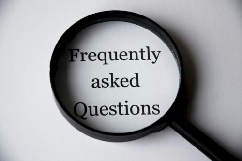 Slika prikazuje povečevalno steklo nad tekstom Frequently asked Questions.